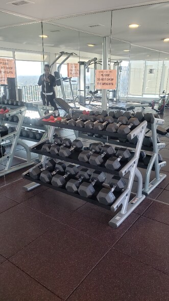 Building Photo - 6171 N Sheridan Rd