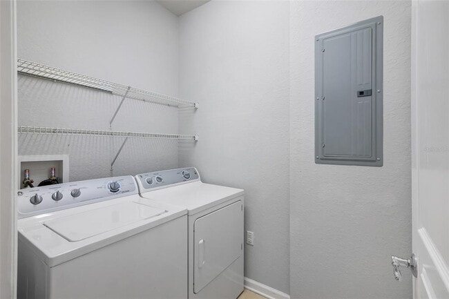 Building Photo - 12702 Salomon Cove Dr