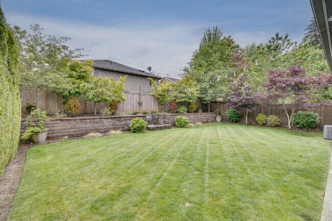 Building Photo - Beutiful 5 bedroom home on Wisti Lane!