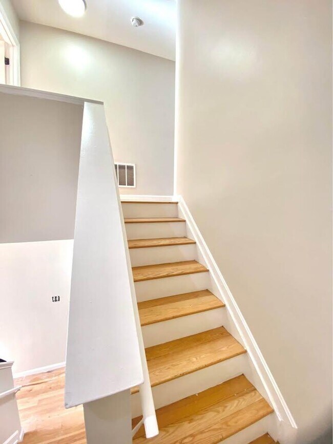 Building Photo - 2512 E Fayette St