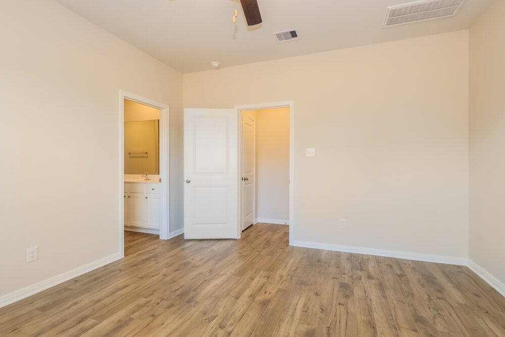 Building Photo - 15571 Caramel Spgs Dr