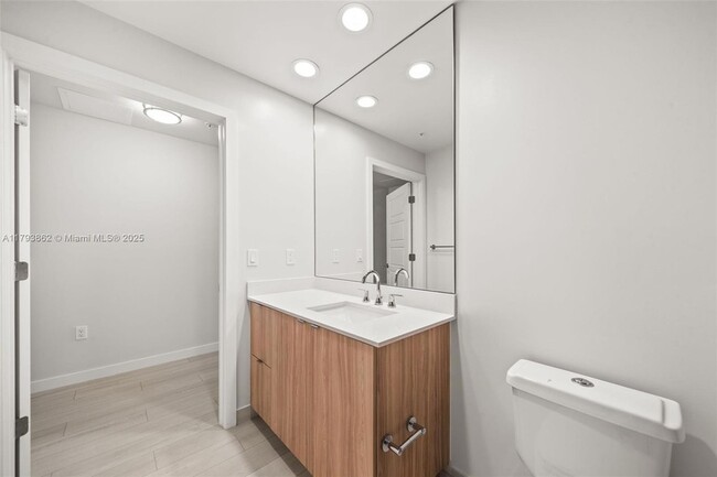 Building Photo - 555 NE 8th St