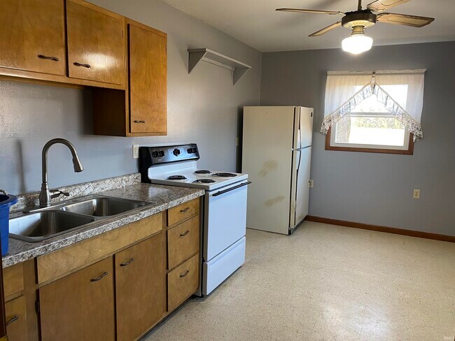 Building Photo - 6005 IN-205