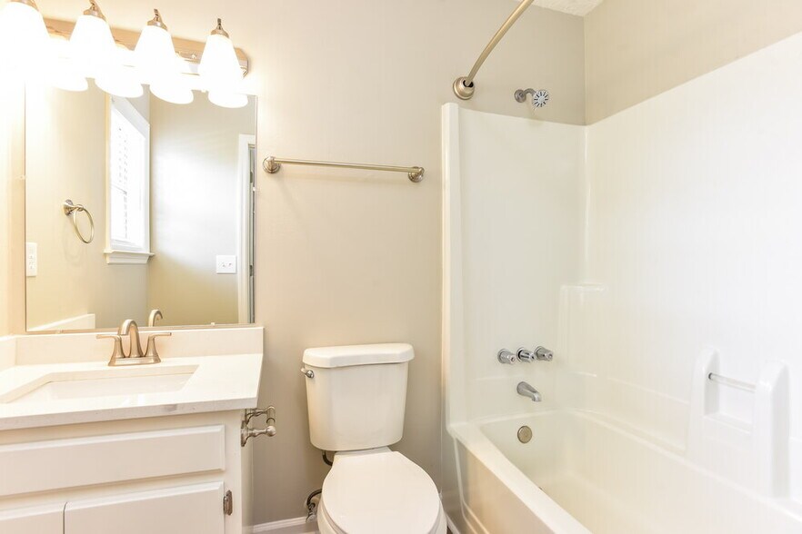 Building Photo - 311 Shadylake Dr