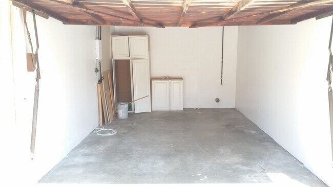 Building Photo - 4092-4096 Green