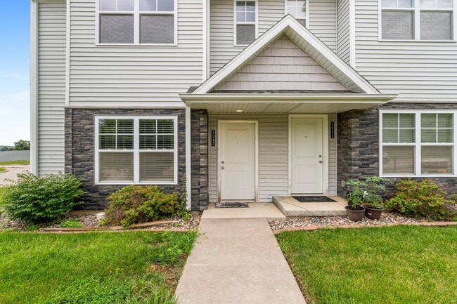 Building Photo - 5005 Devils Glen Rd