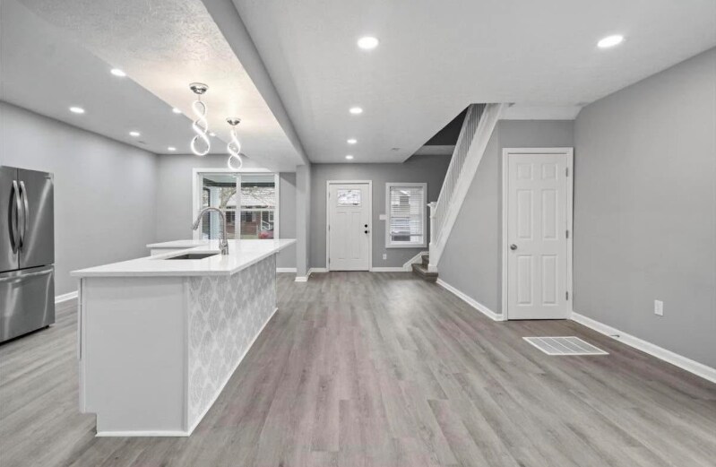 Building Photo - 846 N Parker Ave