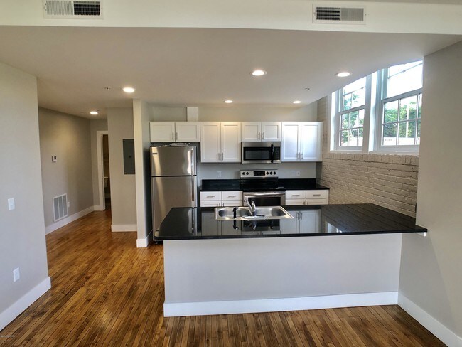 Building Photo - 86 Washington St