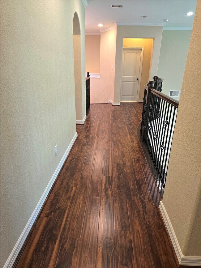 Building Photo - 10 Val Delsa Ct