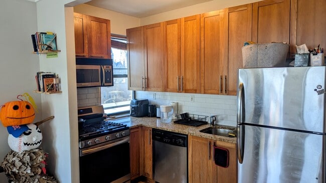 Building Photo - 34 Russell St