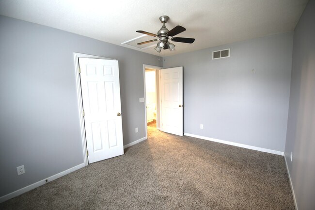 Building Photo - 4400 Greensbury Dr