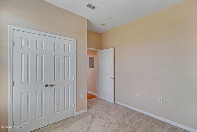 Building Photo - 7990 Baymeadows Cir E