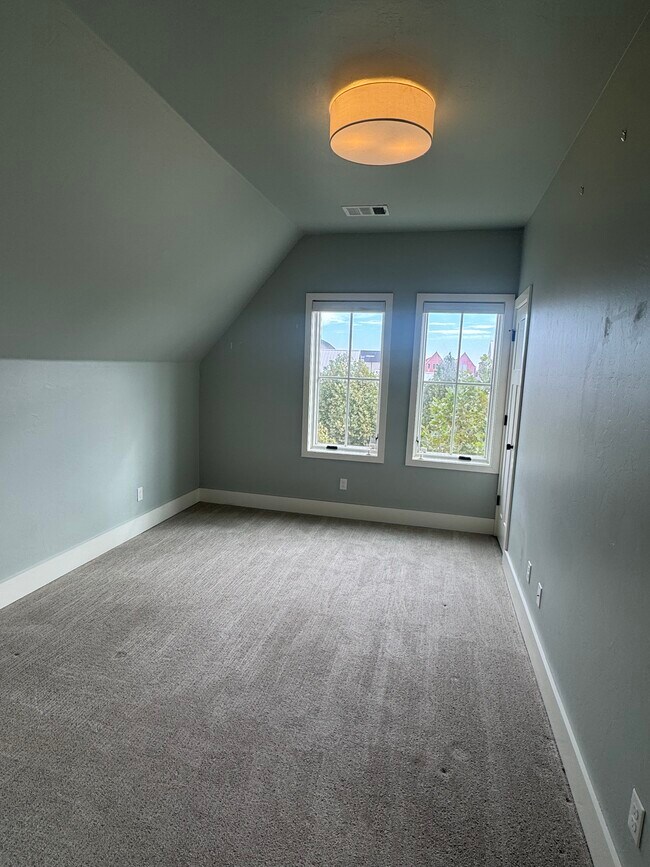 Building Photo - 1817 Runway Blvd
