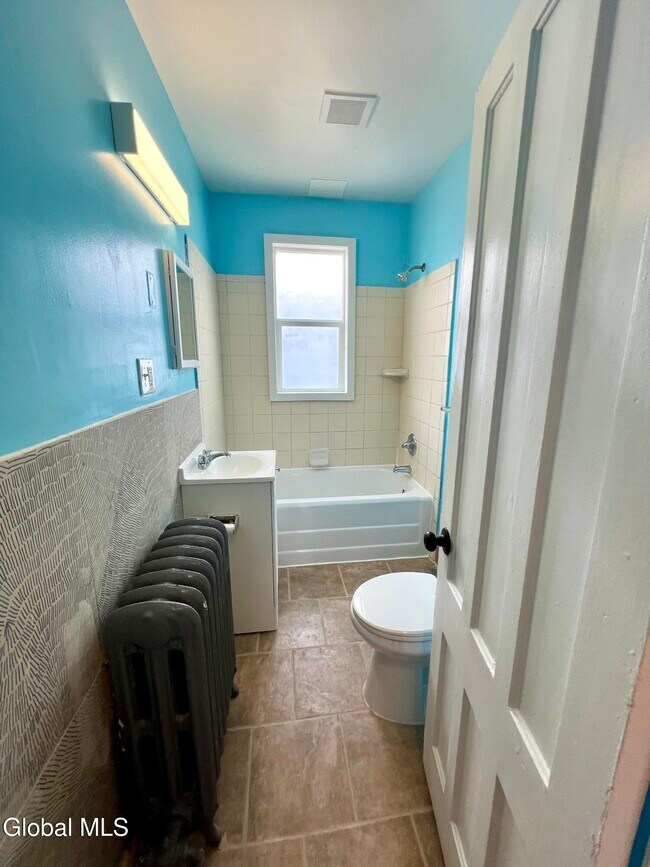 Building Photo - 298-300-300 Locust Ave