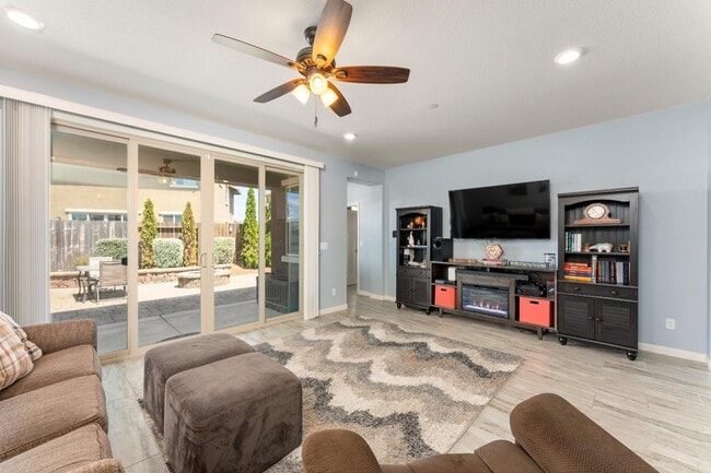 Building Photo - 9363 Wild Lilac Cir