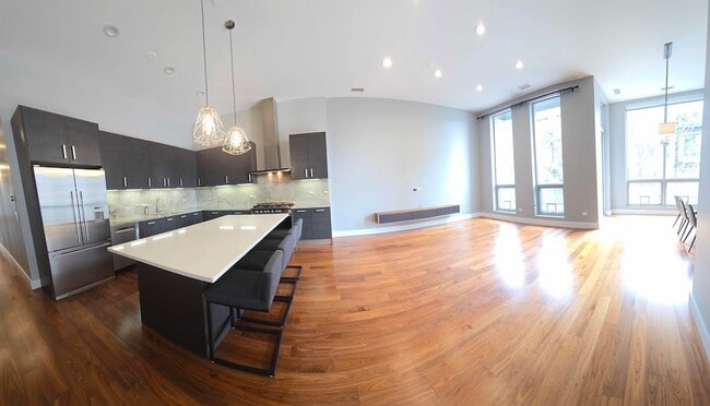 Building Photo - 1100 W Adams St