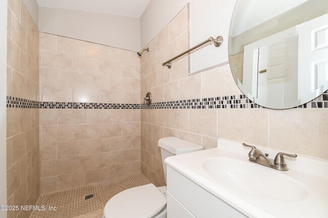Building Photo - 7613 Crest Dr N