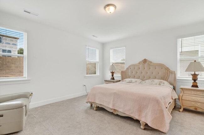 Building Photo - 163 Little Crk Dr