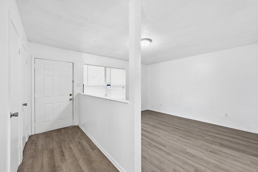 Building Photo - 1410 S Elizabeth Ave