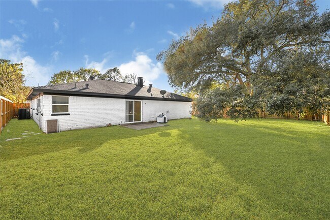 Building Photo - 22406 Fincastle Dr