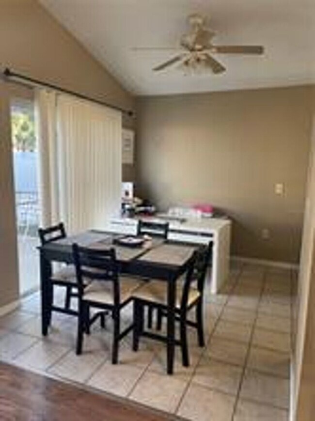 Building Photo - 751 Country Woods Cir