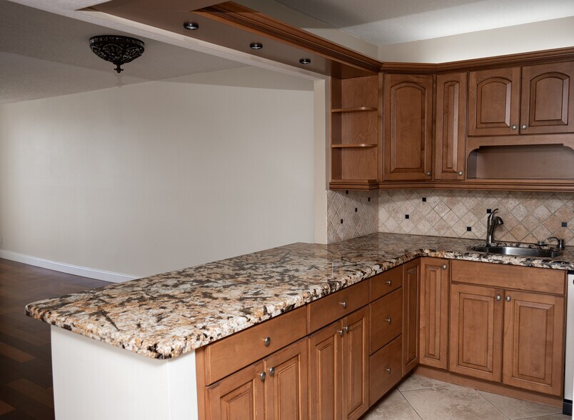 Building Photo - 3150 N Course Ln