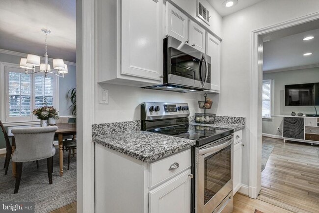 Building Photo - 6007 Welborn Dr
