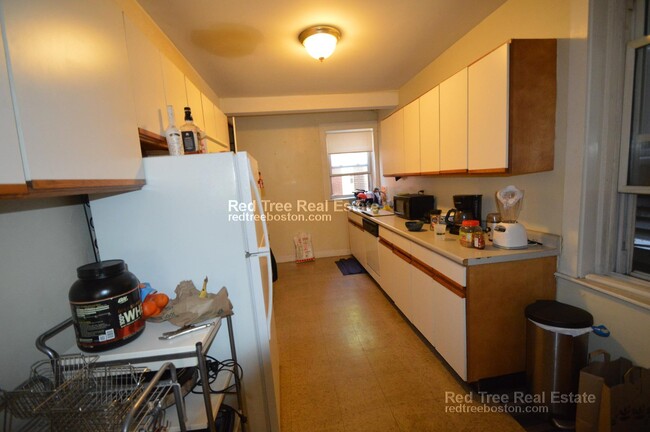 Apt 2 - 90 Cypress St