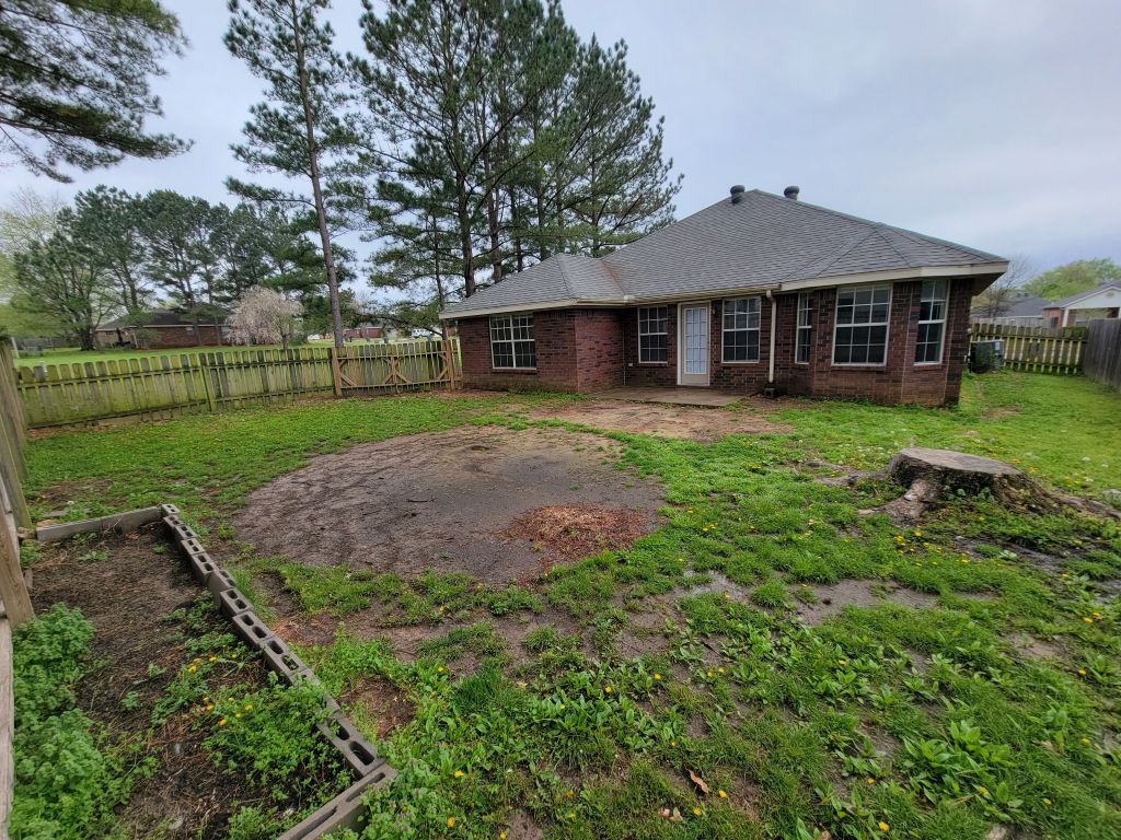 Building Photo - 902 South Liberty Drive