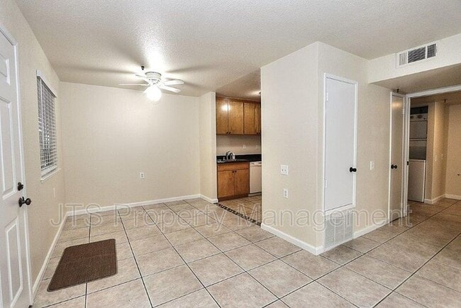 Building Photo - 1019 Dornajo Way