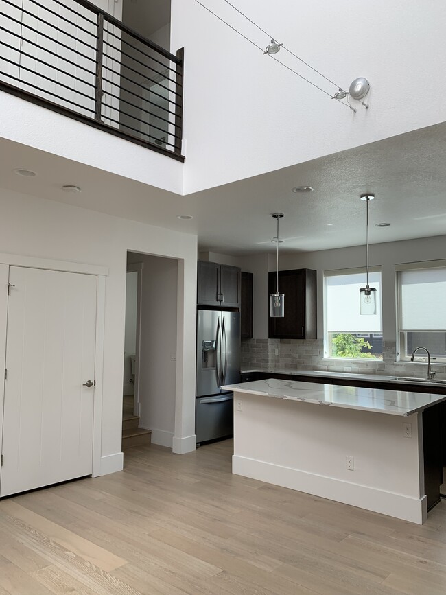 Building Photo - 525 Promenade Dr