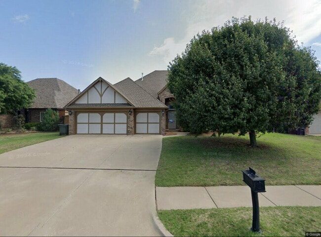 Building Photo - Stunning 3-Bedroom Home with Modern Amenities