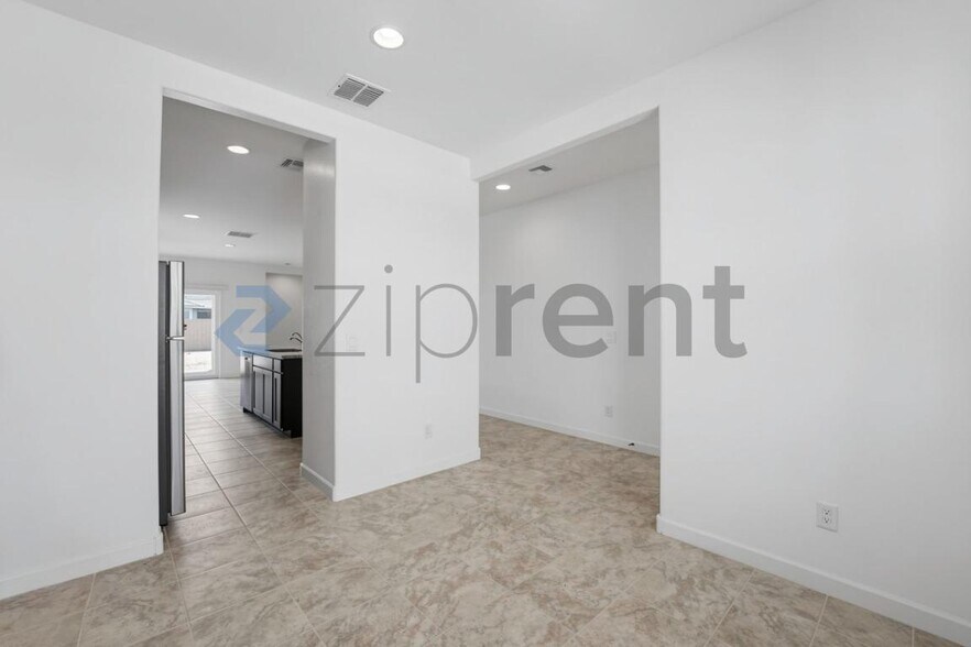 Building Photo - Unit