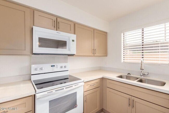 Building Photo - 1042 S Mariana St