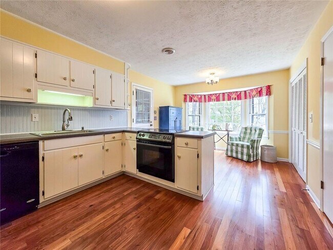 Building Photo - 4093 Deerbrook Way SW