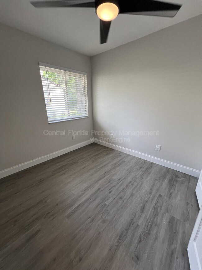 Building Photo - 916 Robinhood Ct