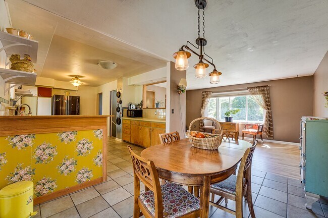 Building Photo - 4 bed, 2 bath Ranch Home near City Park W/ Finished Bsmt & Fenced Yard!