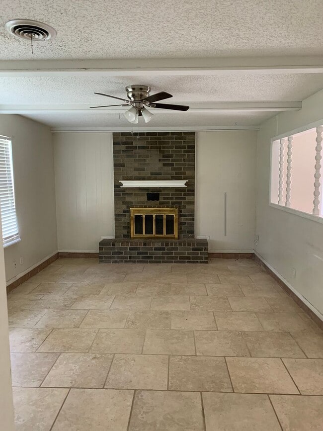 Building Photo - 4bedroom in 2bathroom located in Avondale