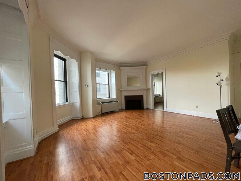 Building Photo - 62 Boylston St