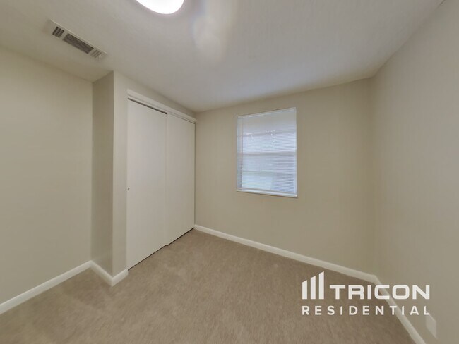 Building Photo - 2846 Tanglewood Blvd