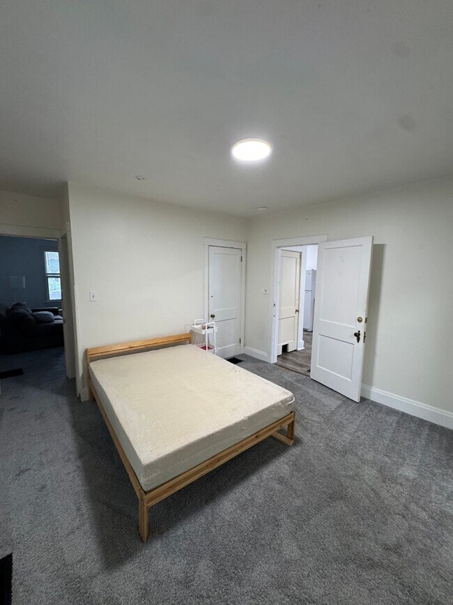 Building Photo - 4-Bedroom Near U-M with Bonus Room | Big Yard & Front Porch | On-site Laundry