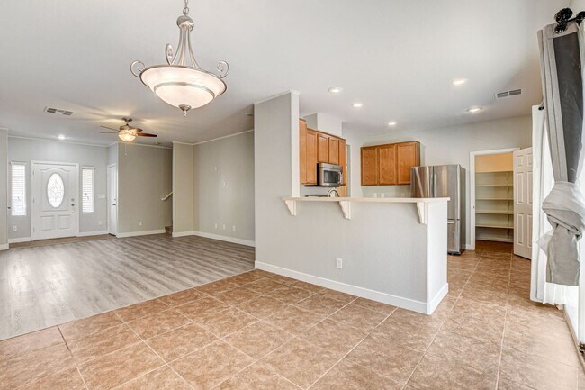 Building Photo - Beautiful 4 bedroom 3 bath home in Mountai...