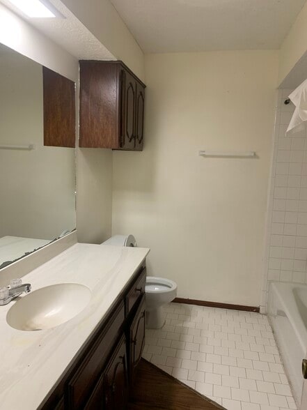 Building Photo - 2111 NW 117th St