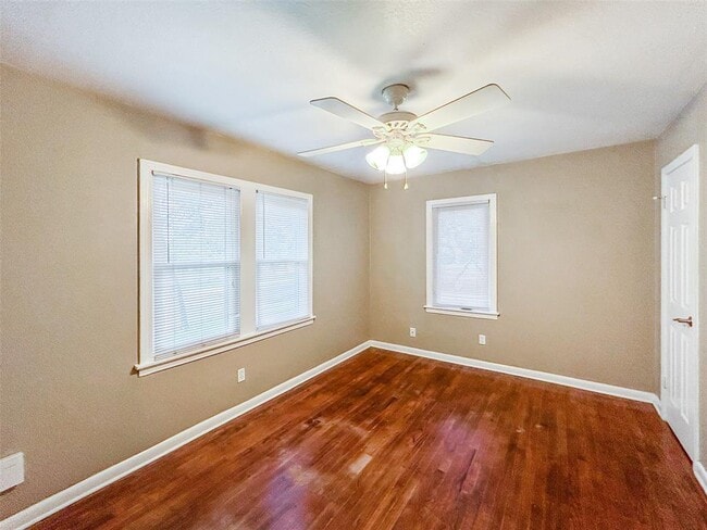 Building Photo - 805 Herndon Ln