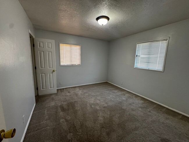 Building Photo - 3 Bed 2 bath in Northeast ABQ- $100/month ...