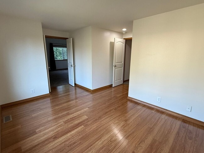 Building Photo - 4bd/2.5ba Renton House
