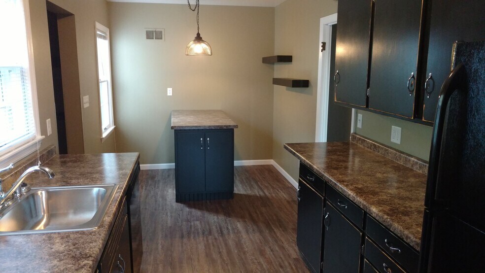 Building Photo - 2306 Wisconsin 16