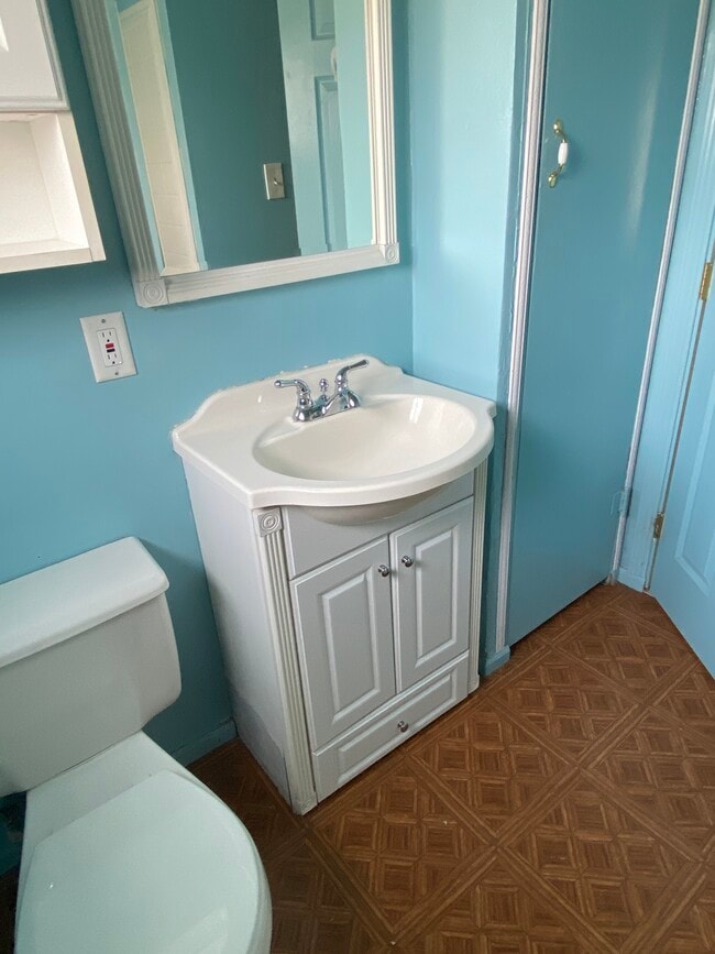 Building Photo - 4813 S Pine St