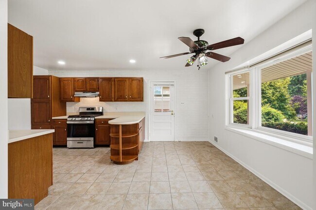 Building Photo - 11840 Enid Dr