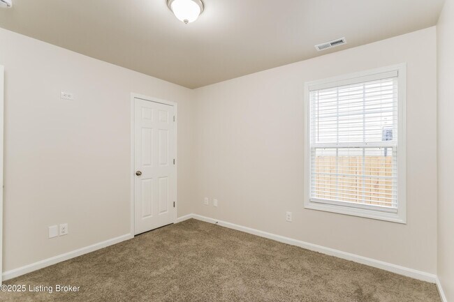 Building Photo - 11601 Top Walnut Loop